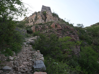 鹤度岭明长城遗址，关城东古驿道
