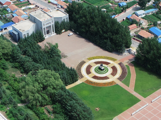 江桥抗战纪念园七月初，江桥抗战纪念馆，马占山将军铜像