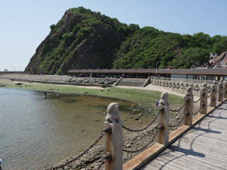 锦州笔架山风景区，落潮时段，笔架山岛周围水位