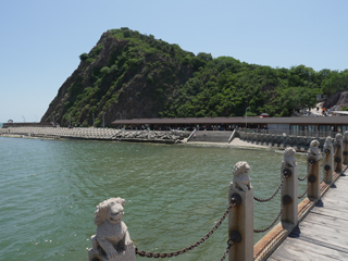 锦州笔架山风景区，涨潮时段，笔架山岛周围水位