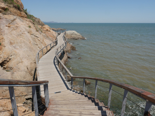 兴城海滨风景区，妈祖庙附近栈道